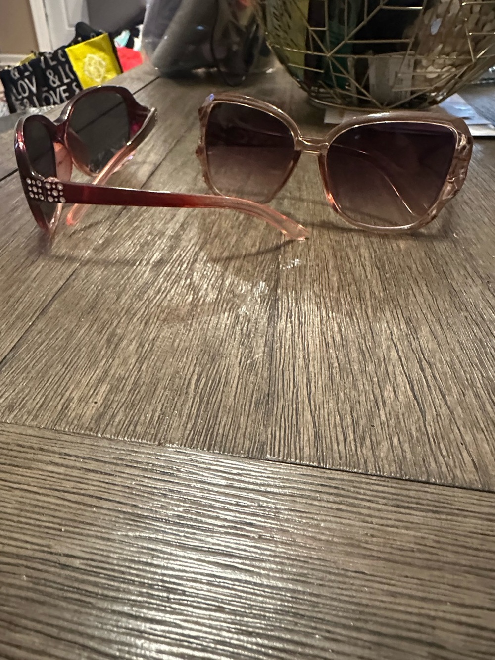 Set of 2 costume sunglasses